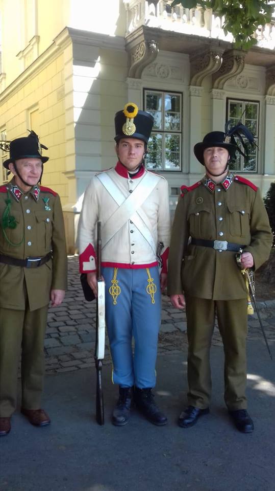 33058892_2018075838266054_6851561529725157376_n